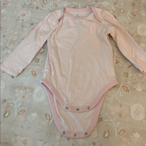 Baby Gap Onesies Bodysuits 18-24 months Long sleeve & short sleeve Lot of 6 - Picture 7 of 15
